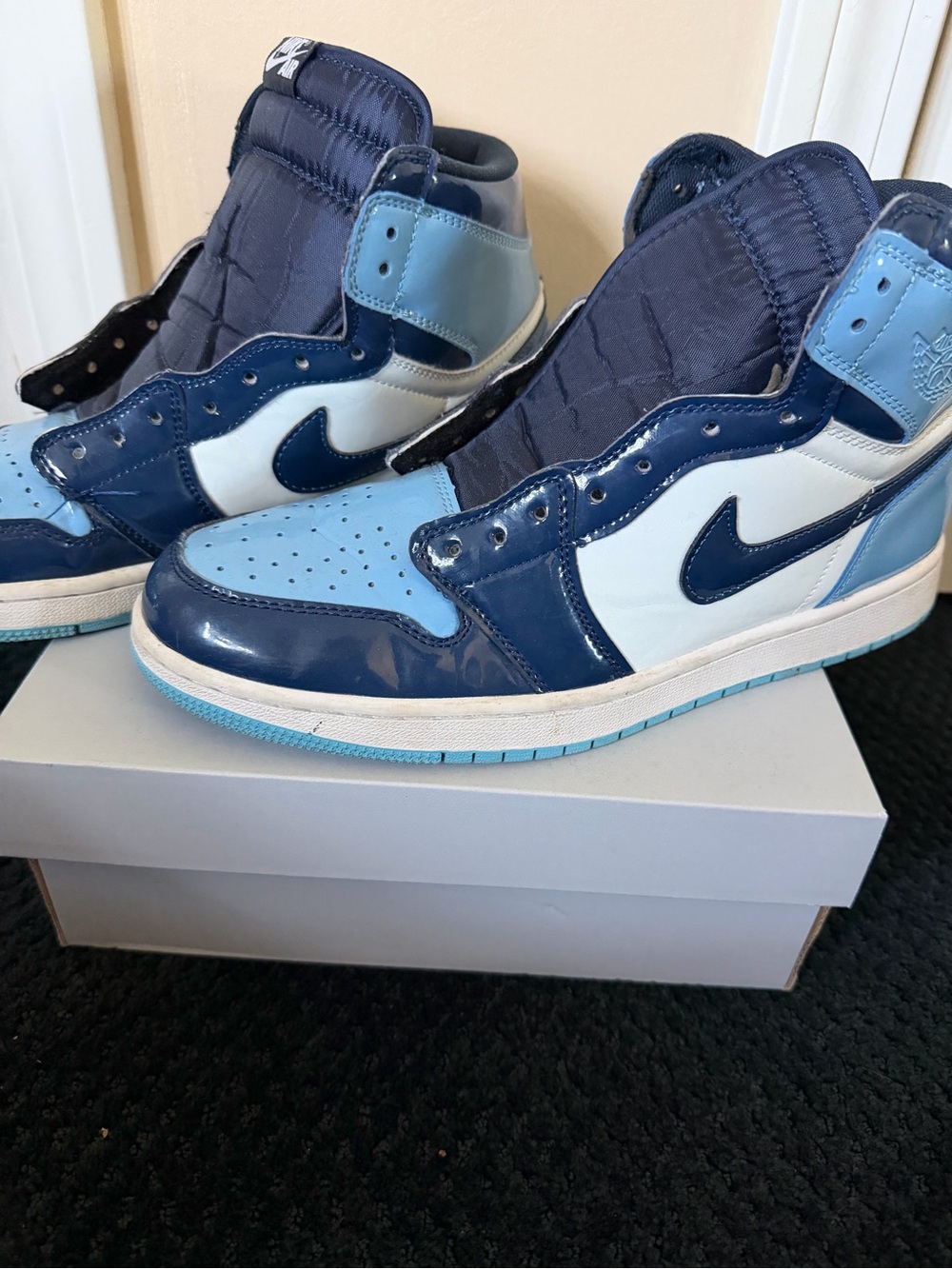 Nike Jordan 1 Retro UNC Sneakers - Dark Navy & Sky Blue